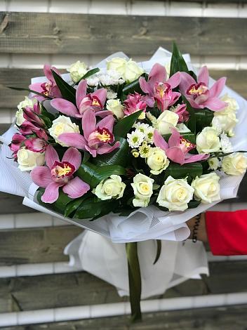 Букет цветов из: Розы и Хризантемы в Марков Лес