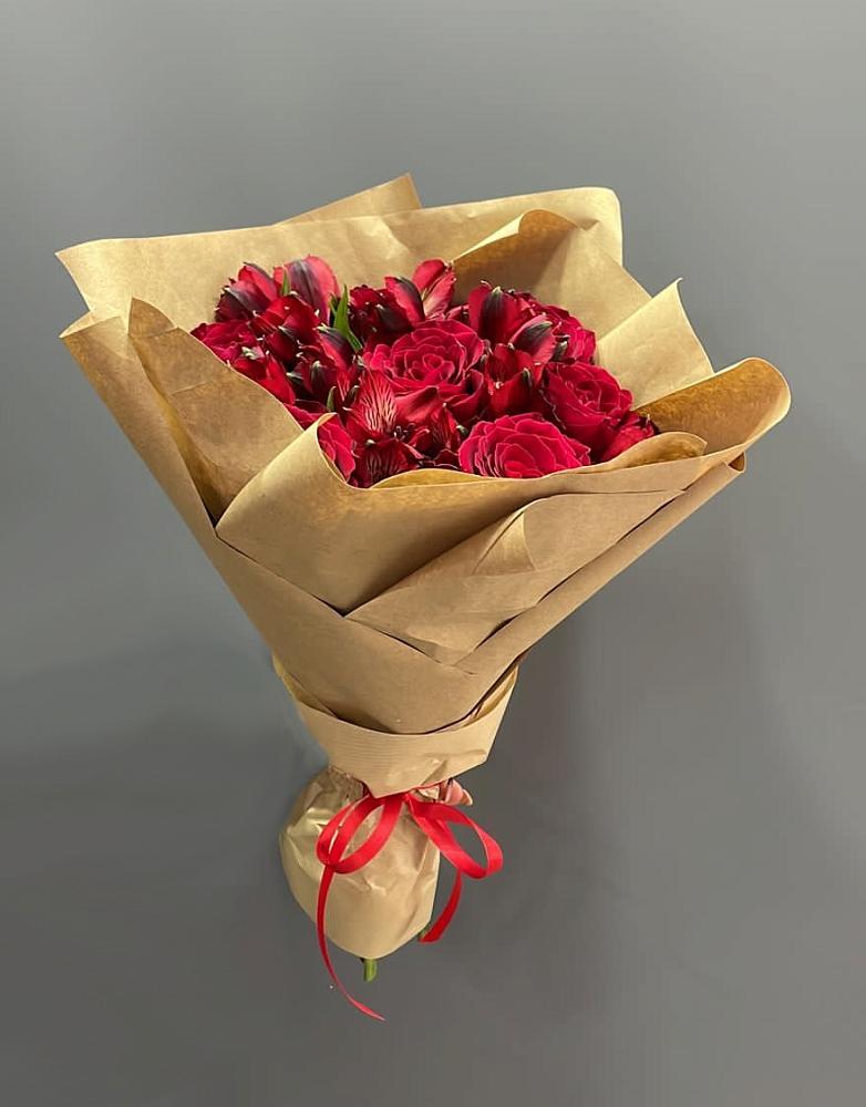 Букет цветов из: Альстромерии и Розы в Марков Лес