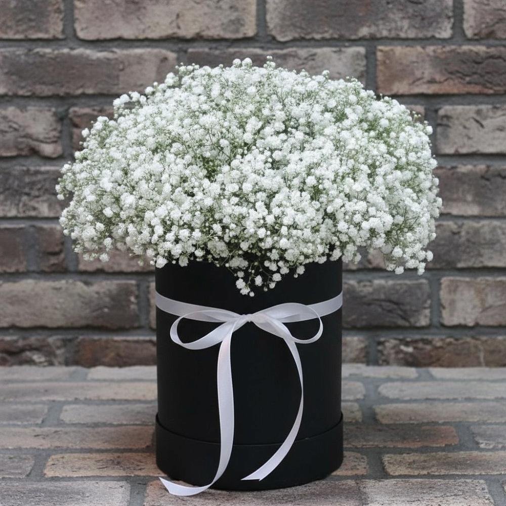 Цветочная композиция из Гипсофила в шляпной коробке в Марков Лес