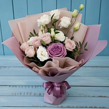 Букет цветов из:  Розы и Лизиантусы в Марков Лес