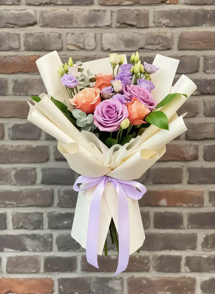 Букет цветов из: Лизиантусы и Розы в Марков Лес