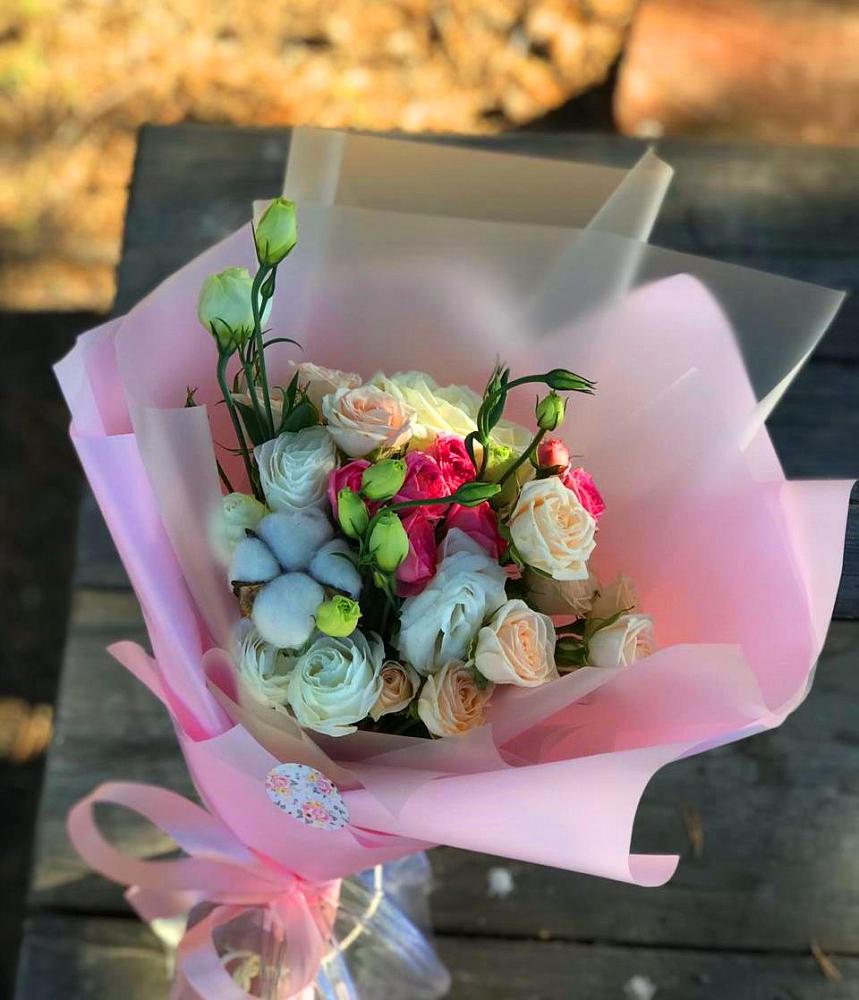 Букет цветов из: Розы и Лизиантусы в Марков Лес