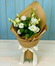 Букет цветов из:  Хризантемы и Лизиантусы в Марков Лес