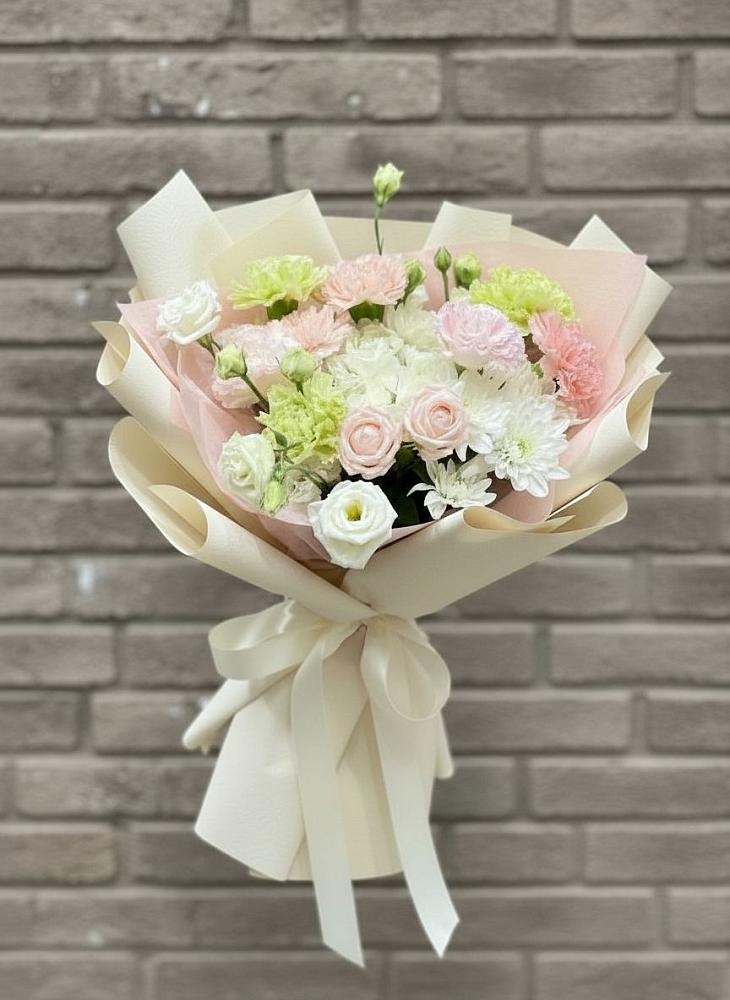 Букет цветов из: Гвоздики, Розы, Лизиантусы и Хризантемы в Марков Лес