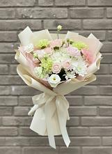 Букет цветов из:  Гвоздики, Розы, Лизиантусы и Хризантемы в Марков Лес