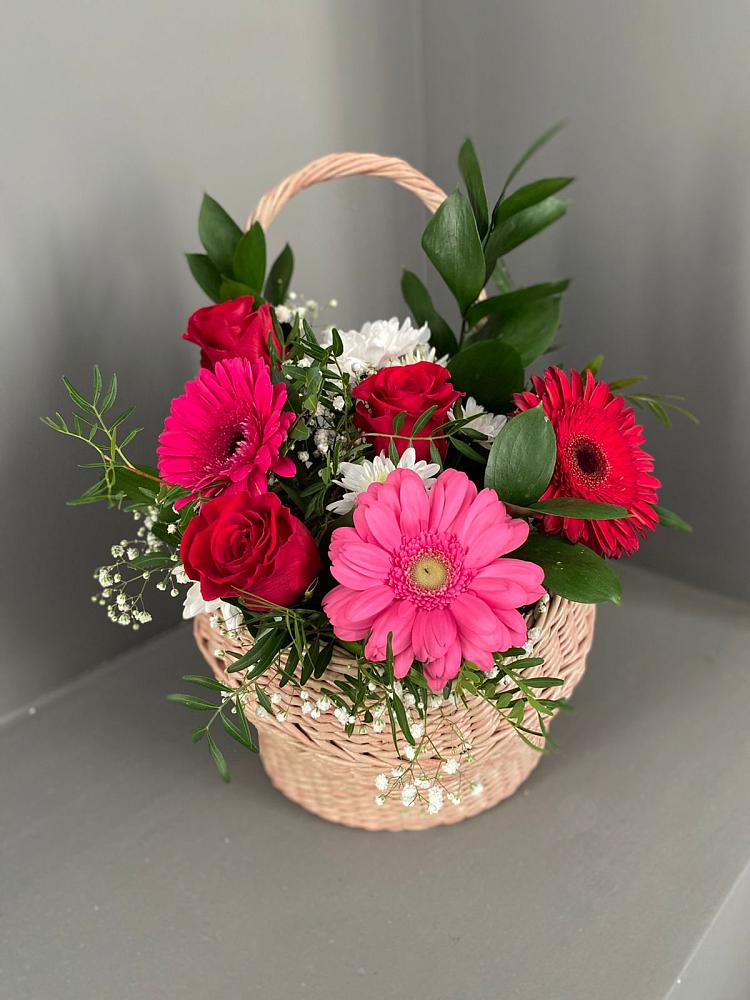 Цветочная композиция из Розы, Хризантемы и Герберы в корзине в Марков Лес