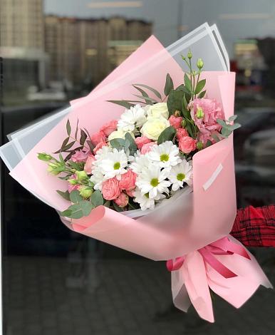 Букет цветов из: Розы, Лизиантусы и Хризантемы в Марков Лес