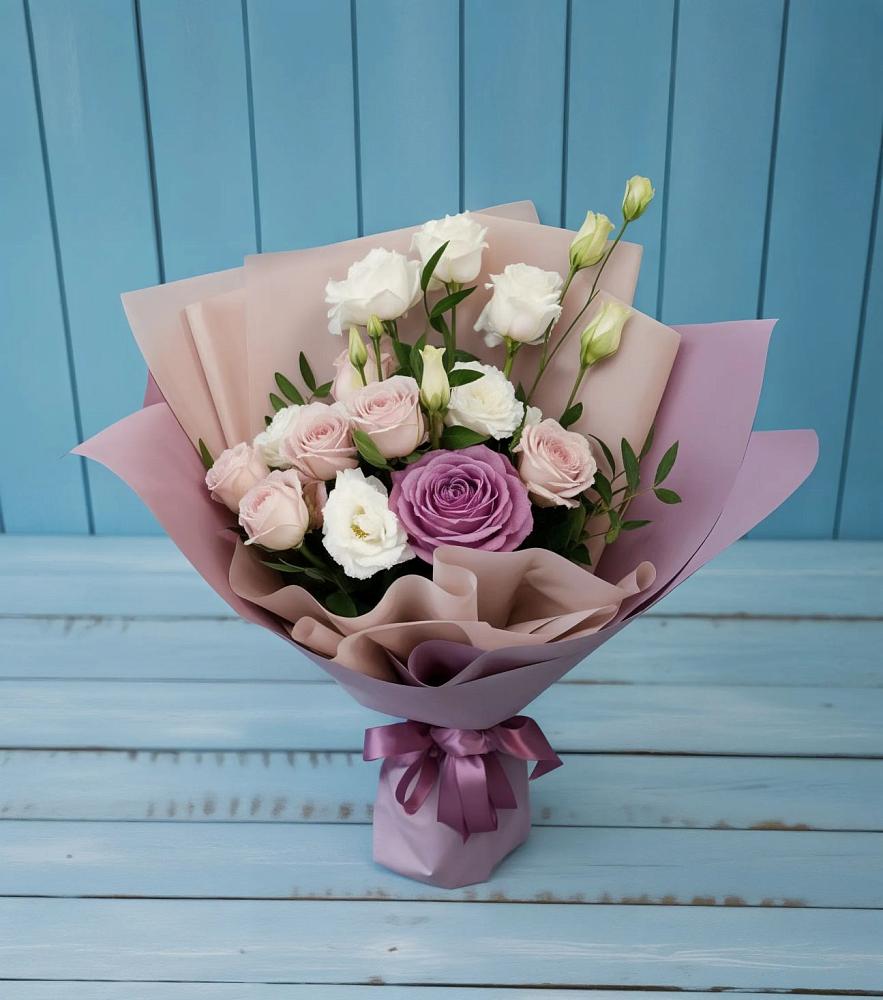 Букет цветов из: Розы и Лизиантусы в Марков Лес